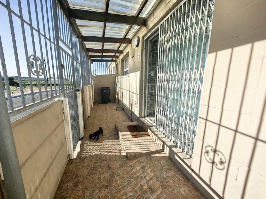 To Let 2 Bedroom Property for Rent in Rocklands Western Cape